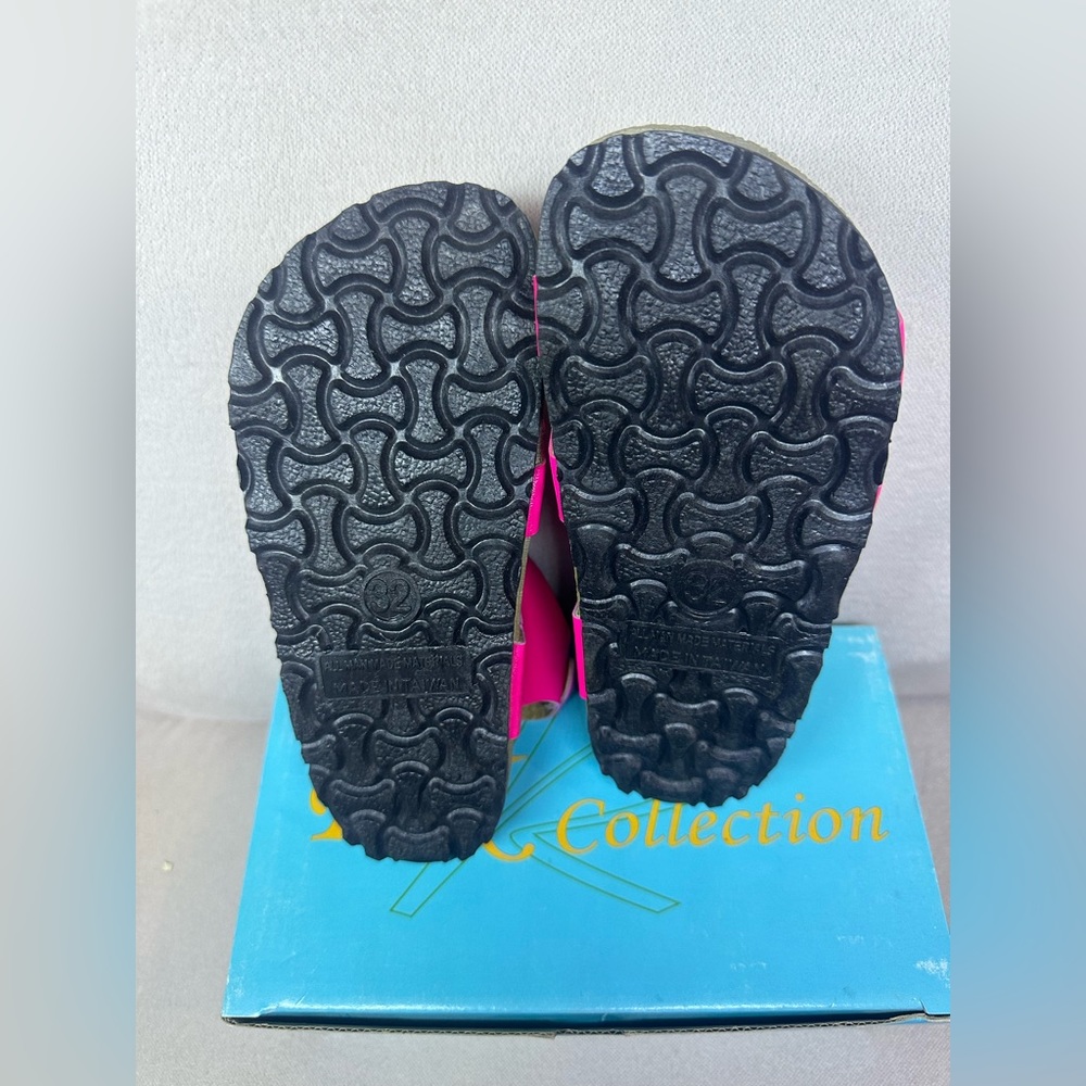 NIB RK Collection Hot Pink Flower Sandals - Picture 4 of 7